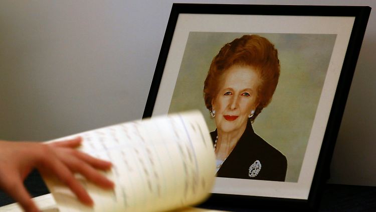 Kondolenzbuch für Margaret Thatcher im britischen Konsulat Hong Kong.