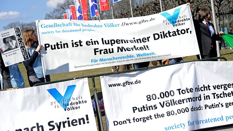 Die Proteste gegen Russlands Regierung häufen sich - wie hier in Hannover.