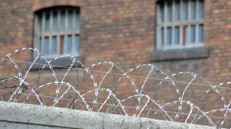 Mit Geheimdienstmethoden nahmen Rechtsradikale Kontakt zu inhaftierten Neonazis auf.