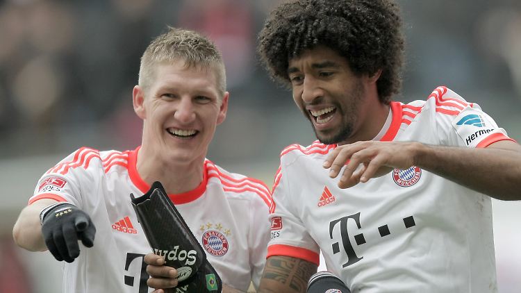 Meister sind sie, nun geht es um die europäische Krone: Bastian Schweinsteiger, Kollege Dante und der Fc Bayern München.