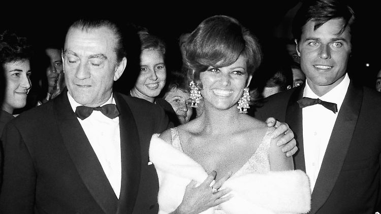 Die größten Regisseure rissen sich um sie: Claudia Cardinale 1965 mit Luchino Visconti (l.) in Venedig. 