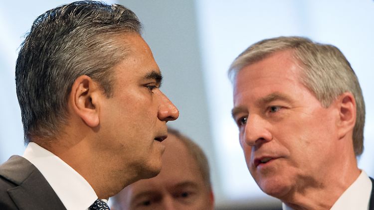 Die beiden Co-Vorstandsvorsitzenden der Deutschen Bank, Jürgen Fitschen (r) und Anshu Jain.