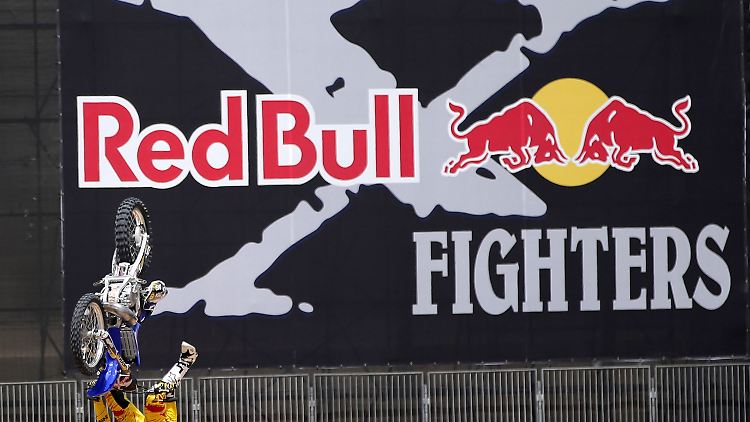 Bei den Red Bull X-Fighters World Tours in den Vereinigten Arabischen Emiraten.