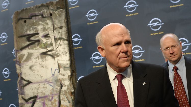 GM-Chef Dan Akerson zu Besuch in Rüsselsheim: Der Konzern will vier Millarden Euro in die angeschlagene Tochter Opel stecken.
