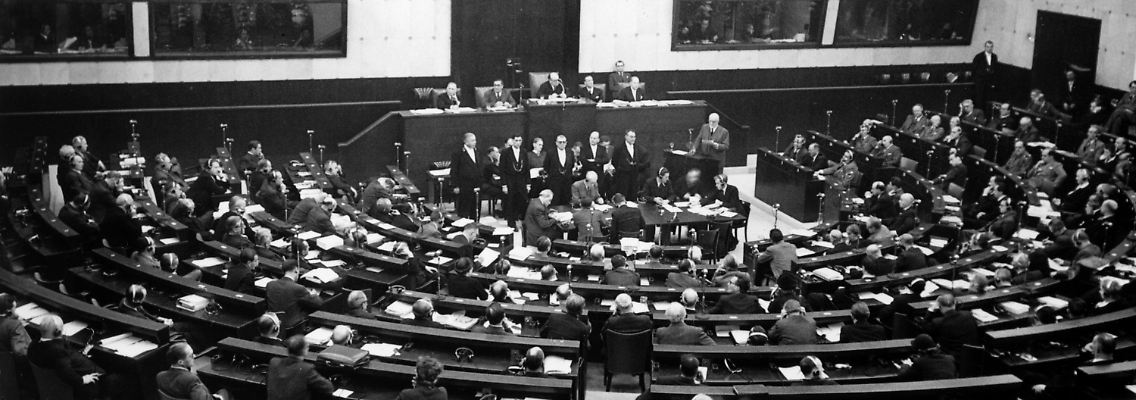 Bei der ersten öffentlichen Sitzung der beratenden Versammlung am 18.11.1950 hält der italienische Außenminister Carlo Graf Sforza die Eröffnungsrede.