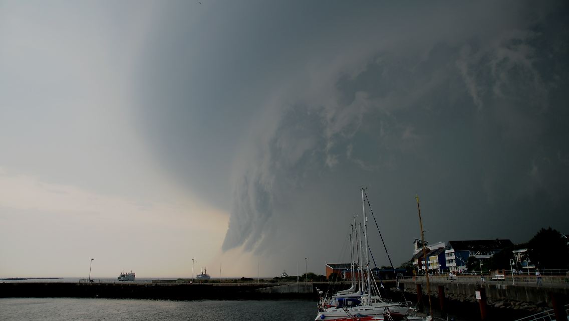 TOPIX_DEU_SH_Unwetter_Wetter_Windhose_BEX606.jpg5905443823126882079.jpg