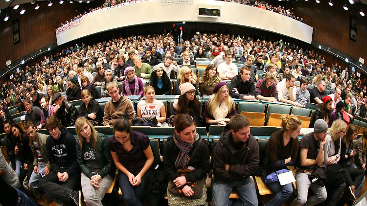Volle Hörsäle: Seit Jahren sind die Studienanfängerzahlen auf einem Hoch.