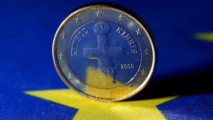 Die Euro-Finanzminister haben das milliardenschwere Rettungspaket für Zypern abgesegnet.