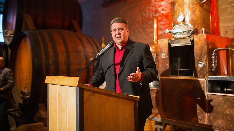Ein Mann klarer Worte: Sigmar Gabriel beim Vorwärts-Presseabend in einer Augsburger Brauerei.