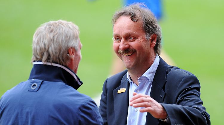 Peter Neururer freute sich vor dem Spiel über sein Comeback und nach dem Spiel über drei Punkte.
