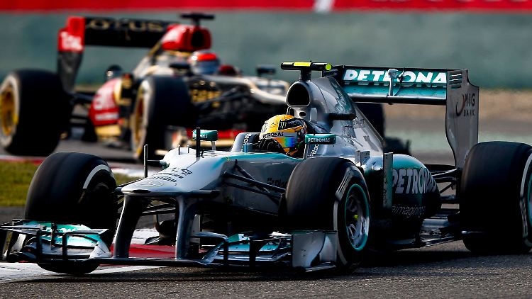 Mercedes-Neuzugang Lewis Hamilton mischt sofort vorne mit.