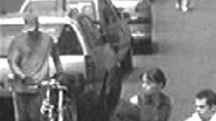 Das Bild aus der Überwachungskamera der Keupstraße. mit dem die Polizei nach dem Täter suchte.