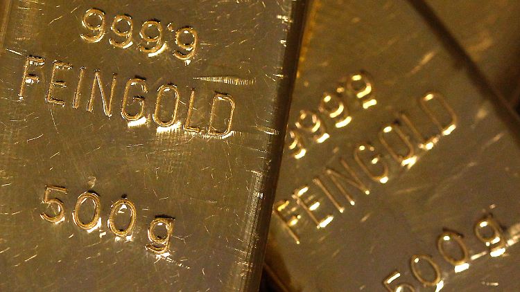 Der Goldpreis fällt kräftig.