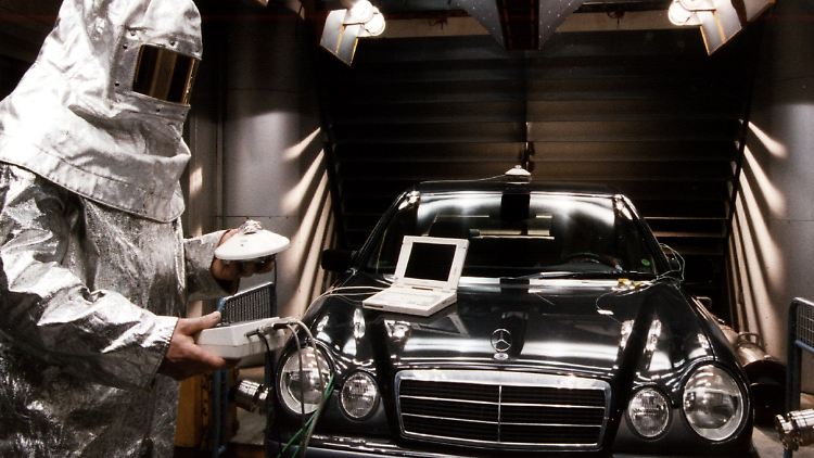 Daimler will das von der EU-Kommission befürwortete Kältemittel R1234yf nicht einsetzen und setzt stattdessen auf Kohlendioxid.