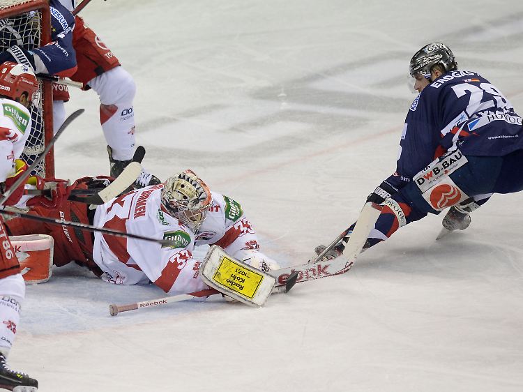 Die Eisbären ließen sich in eigener Halle den schwer erkämpften Finalvorteil wieder nehmen.