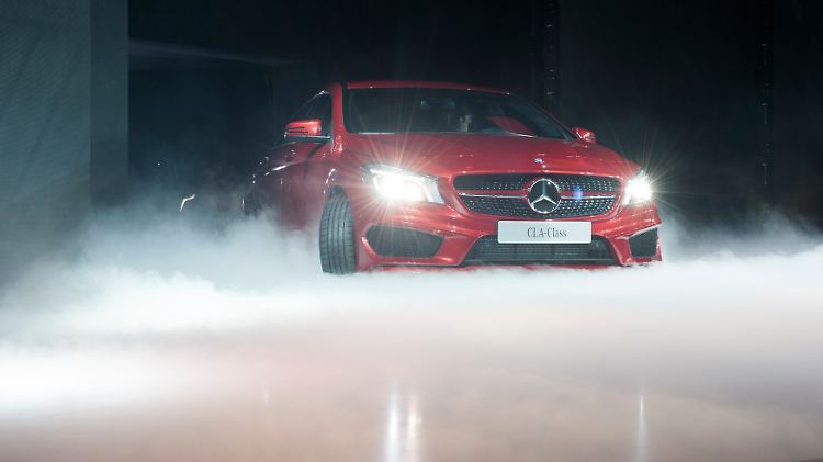 Mercedes CLA: Daimler steigt bei EADS aus und will sich auf das Autogeschäft konzentrieren.
