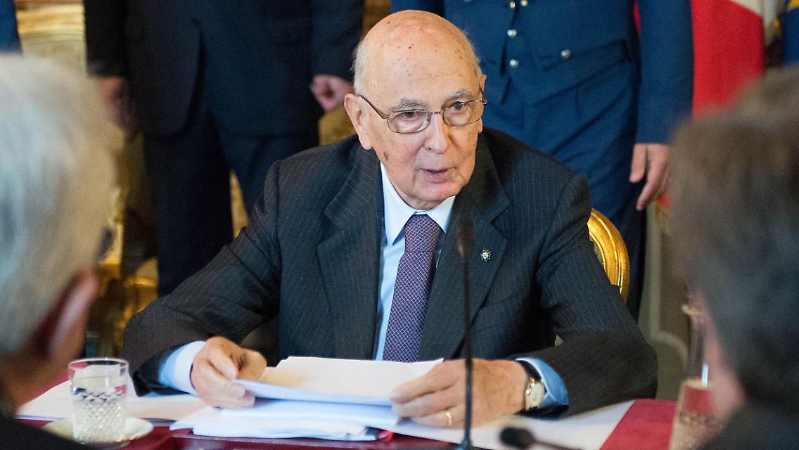 Napolitano hatte bis zuletzt versucht, die zerstrittenen Parteien an einen Tisch zu bringen. 