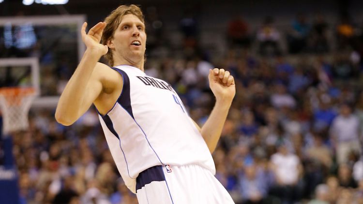 "Ich bin wirklich stolz auf die  Jungs, sie haben immer weiter hart gekämpft und wir haben die  Spielzeit so beendet, wie es sein muss": Dirk Nowitzki.