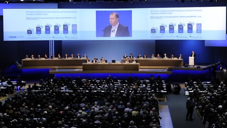 RWE-Hauptversammlung in Essen. 