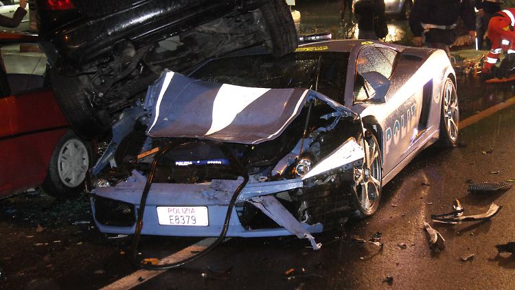Im Jahr 2009 wurde das Prestigeobjekt der italienischen Polizei in einen Unfall verwickelt.