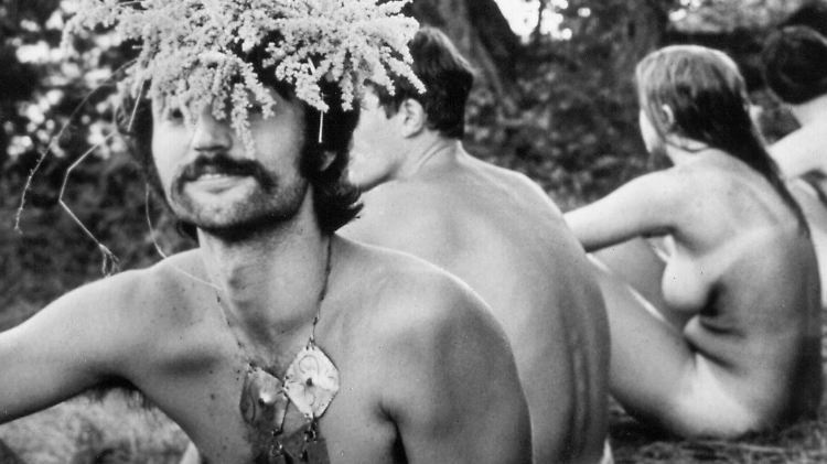 Die Hippiebewegung hatte viele Auswüchse hervorgebracht. Harvard-Professor Leary propagierte einen sehr undifferenzierten Drogengebrauch.