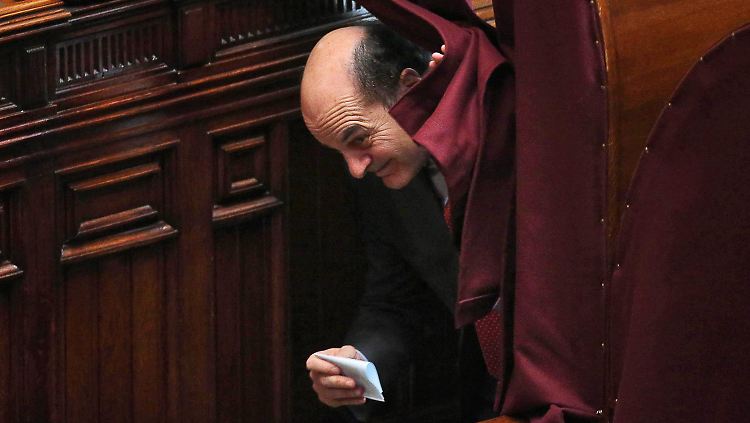 PD-Chef Bersani muss bangen, ob er seinen Kandidaten durchbringt.