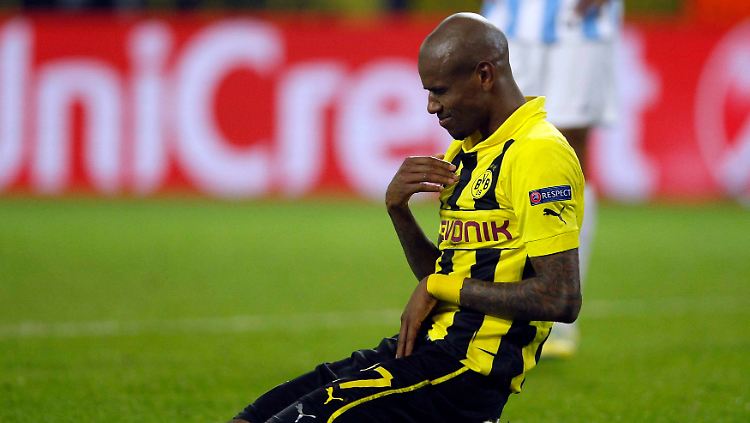 Zum Niederknien: Soeben hat Dortmunds Felipe Santana das 3:2 gegen Malaga erzielt.