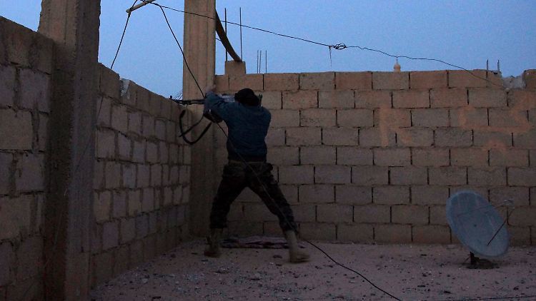 Ein Kämpfer der syrischen Opposition in Deir al-Zor.