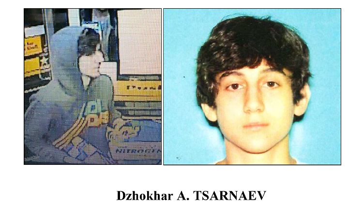 Das FBI veröffentlichte ein neues Fahndungsfoto des Flüchtigen. Das Bild links soll am Donnerstagabend beim Überfall auf ein Geschäft nahe Boston entstanden sein.