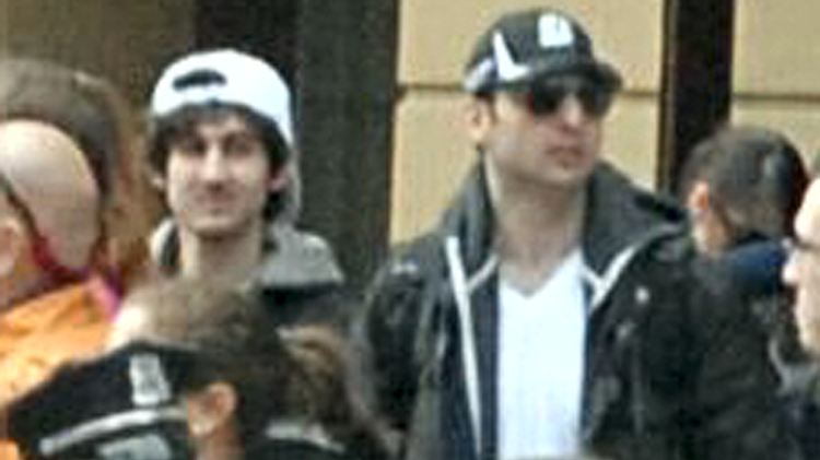 Das FBI verdächtigt diese Männer, für den Anschlag verantwortlich zu sein - sie wurden als Dschochar und Tamerlan Zarnajew identifiziert.