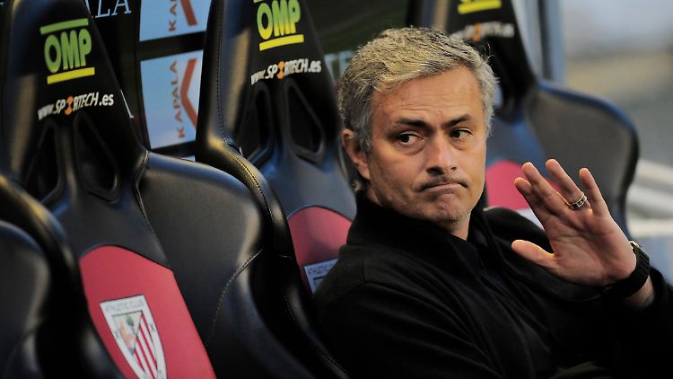 "Klopp redet jeden Tag, und ich mache den Mund nicht auf": José Mourinho.