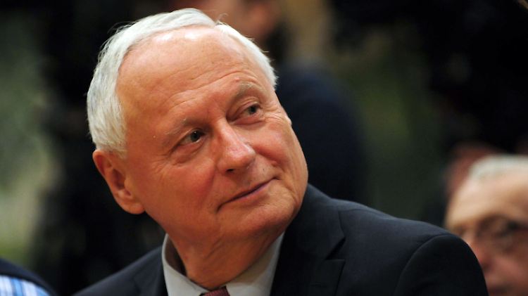 Ähnlich spannend hatte es Lafontaine schon im vergangenen Jahr bei der Kandidatur für die Parteispritze gemacht.