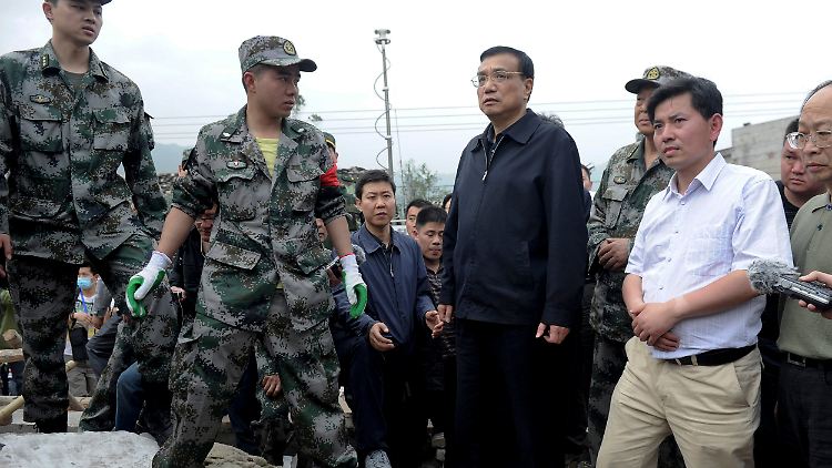 Die Staatsführung will Präsenz zeigen: Premier Li besucht die Katastrophenregion.