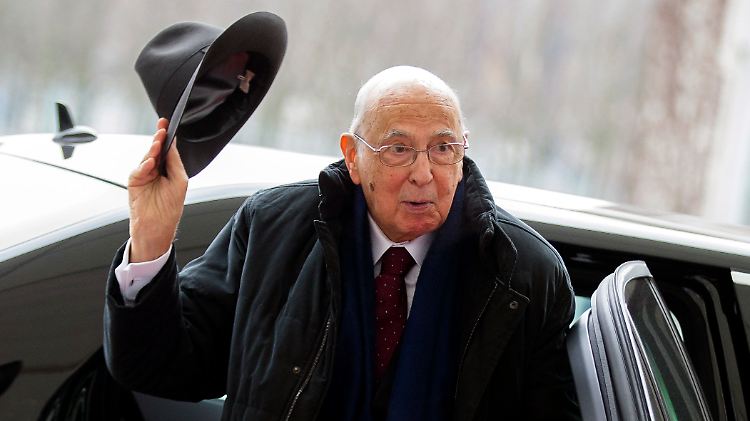 Lange hatte sich Napolitano geweigert, eine zweite Amtszeit anzutreten. An deren Ende wäre er 94.