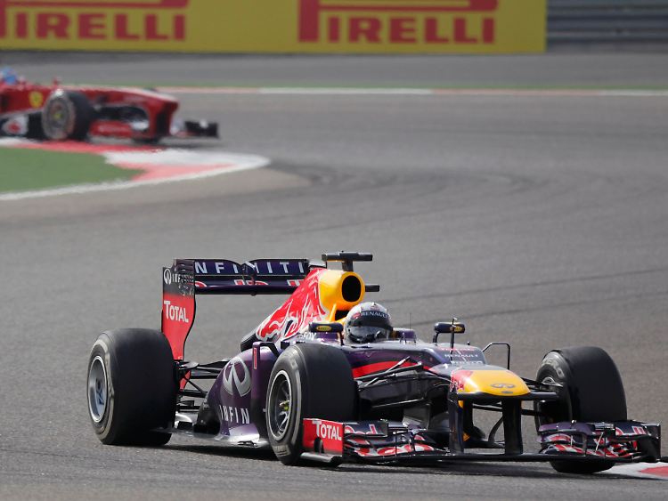 Und vorneweg der Mann im Red Bull: Sebastian Vettel gewinnt das Formel-1-Rennen in Bahrain.