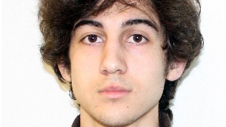 Der Boston-Attentäter, Dschochar Zarnajew, liegt mit einer Schusswunde am Hals auf der Intensivstation.