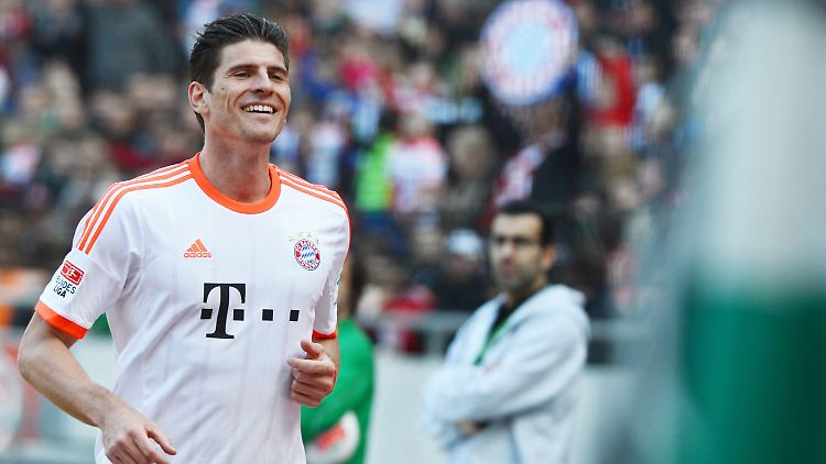 Gomez oder Pizarro: Bayern-Trainer Jupp Heynckes hat die Qual der Wahl.