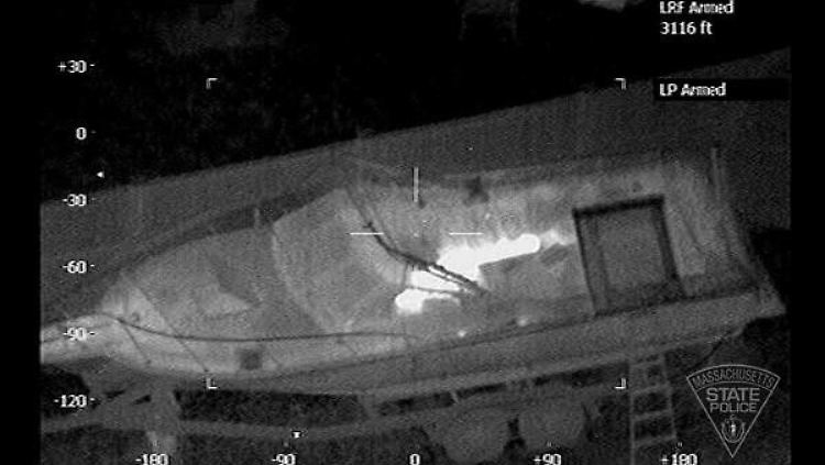 Am Ende finden die Fahnder Dschochar Zarnajew in einem Boot. Er ist schwer verwundet.