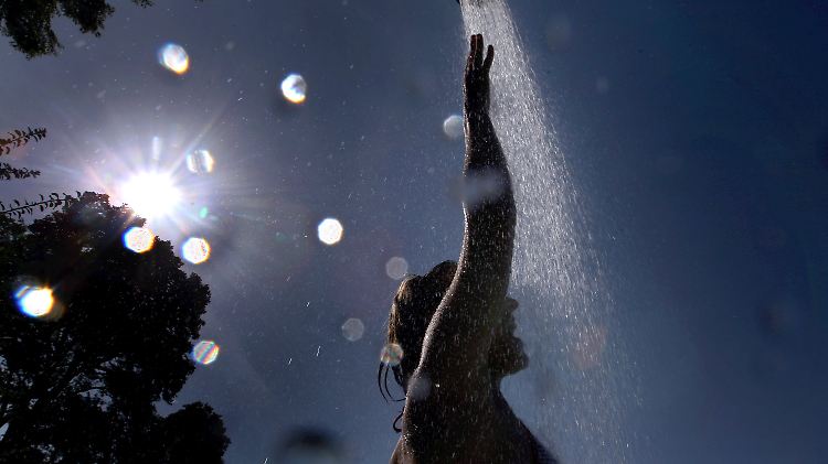 Ein Königreich - für eine erfrischende Dusche, das sollte man bei diesen Temperaturen schon bieten.
