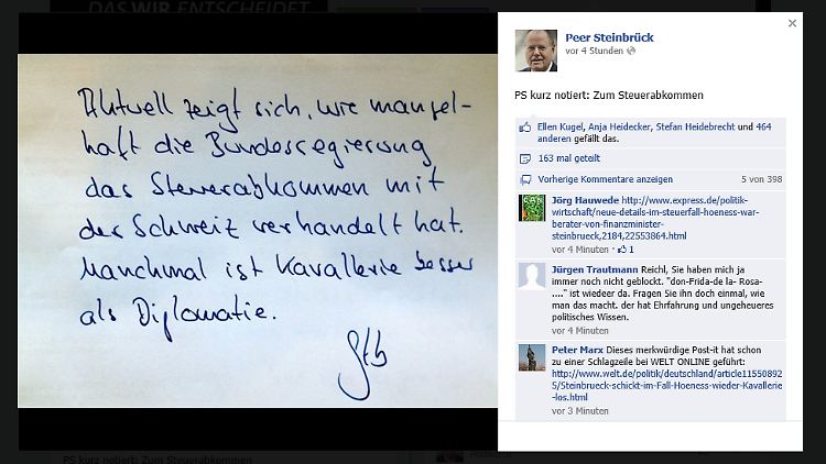Schmankerl am Rande: Steinbrück postet seine Facebook-Einträge handschriftlich.