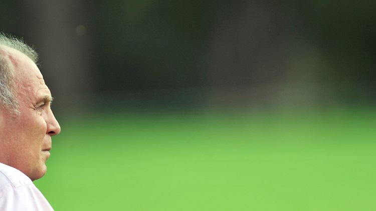 Für Frau Merkel ist der Fall Hoeneß brenzlig.