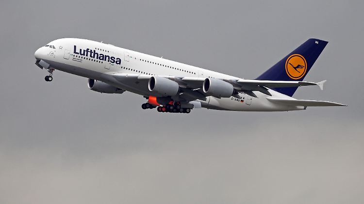 Das Flugzeug hob musste wegen eines ausgefallenen Triebwerks notlanden. (Symbolbild)