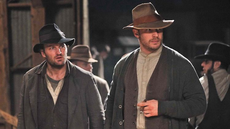 "Lawless": Die Brüder Howard (l.) und Forrest führen eine einträgliche aber illegale Schnapsbrennerei.