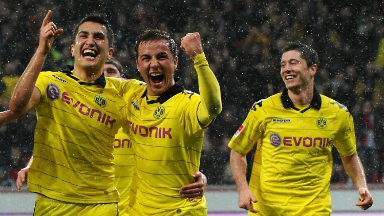 Verschworene Gemeinschaft? Dortmunds Nuri Sahin, links, war schon weg. Mario Götze geht zum FC Bayern. Und was ist mit Robert Lewandowski, rechts?