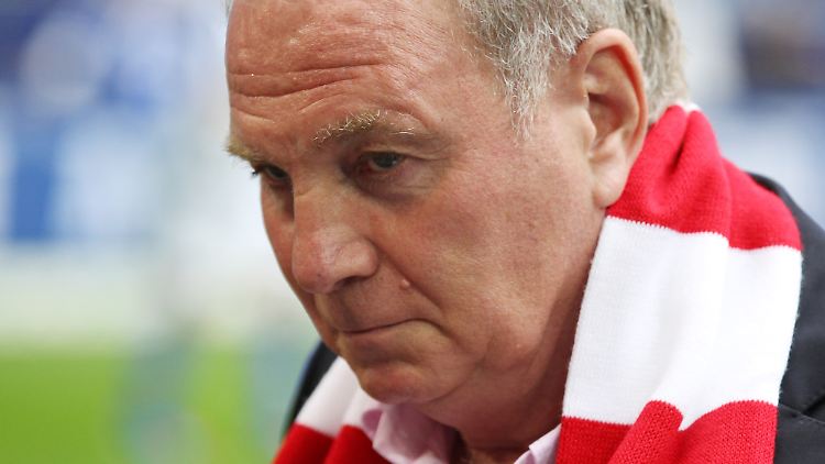 Der Druck auf ihn wird nicht geringer - alle feuern auf Steuersünder Hoeneß.