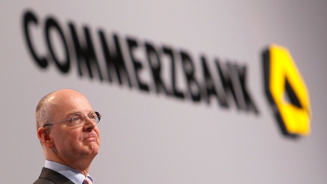 2013-04-19T093916Z_01_NIL04_RTRMDNP_3_COMMERZBANK-RESULTS.JPG8825773937043086733.jpg