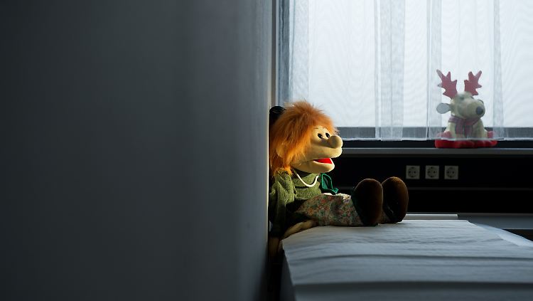 Kinder vom Baby- bis zum Teenageralter können in der Kinderschutzambulanz in Hannover auf Spuren von Missbrauch untersucht werden. 