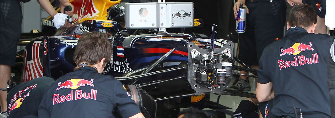 Grund zur Aufregung: Der Wechsel des Frontflügels bei Red Bull.