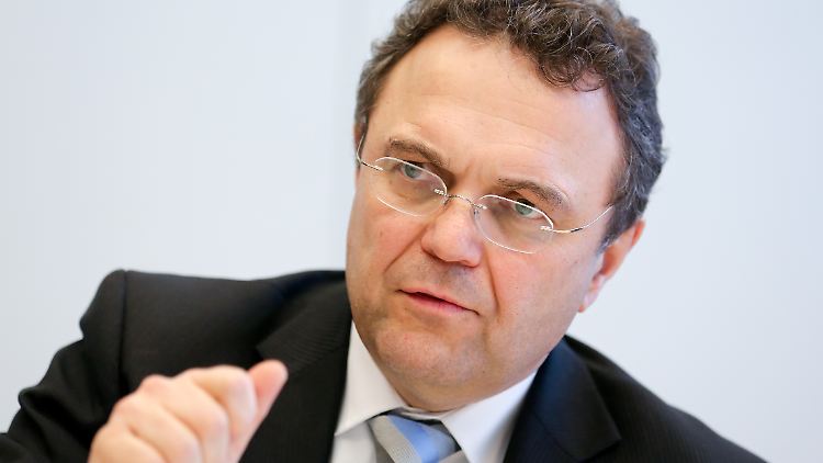 Minister Friedrich ist besorgt, dass auch hierzulande einzelne Täter Attentate planen.