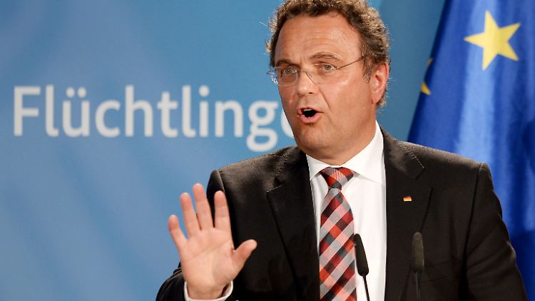 Weise Voraussicht oder populistische Stimmungsmache? Innenminister Friedrich hat Angst vor sozialbetrügerischen Migranten.